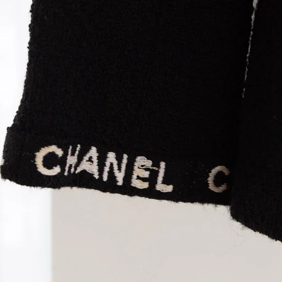Chanel Vintage F/W 1995 Black White Logo Tweed 95A Jacket - Picture 11 of 16